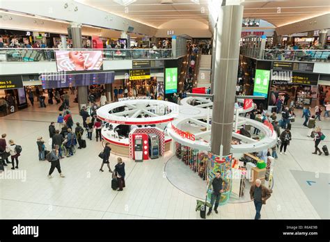 gatwick airport shops and restaurants.